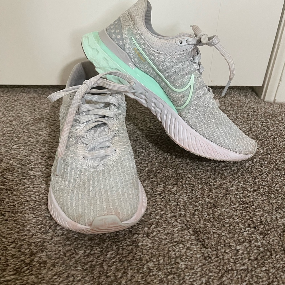 Nike Women's Gray and Mint Athletic Shoes
